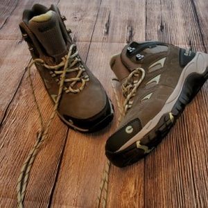 NWOT hiking boots